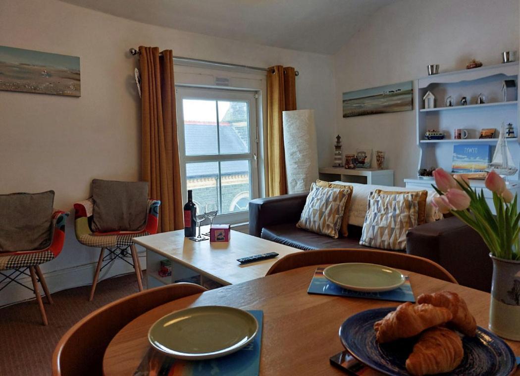 Salt Marsh Apartment Tywyn Ngoại thất bức ảnh